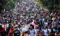 3,000-Strong Migrant Caravan Begins Walking Toward US–Mexico Border