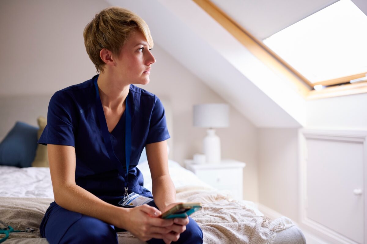 NextImg:40 Minutes of Bright Light Helps Night Shift Nurses Feel Less Tired