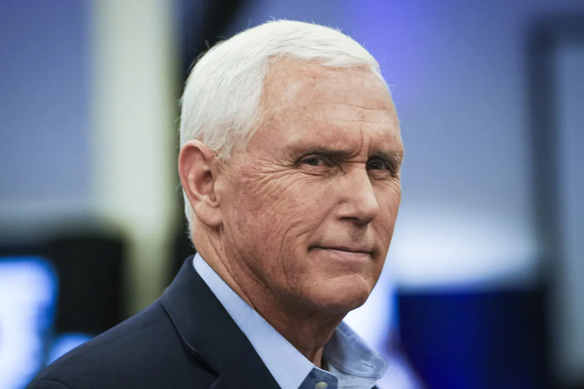Former Vice President Mike Pence meets with guests at the Iowa Faith & Freedom Coalition in Clive, Iowa, on April 22, 2023. (Madalina Vasiliu/The Epoch Times)