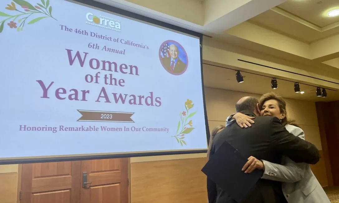 Rep. Lou Correa embraced an awardee at the sixth annual “Women of the Year” awards ceremony at Chapman University in Orange, Calif., on April 22, 2023. (Carol Cassis/The Epoch Times)