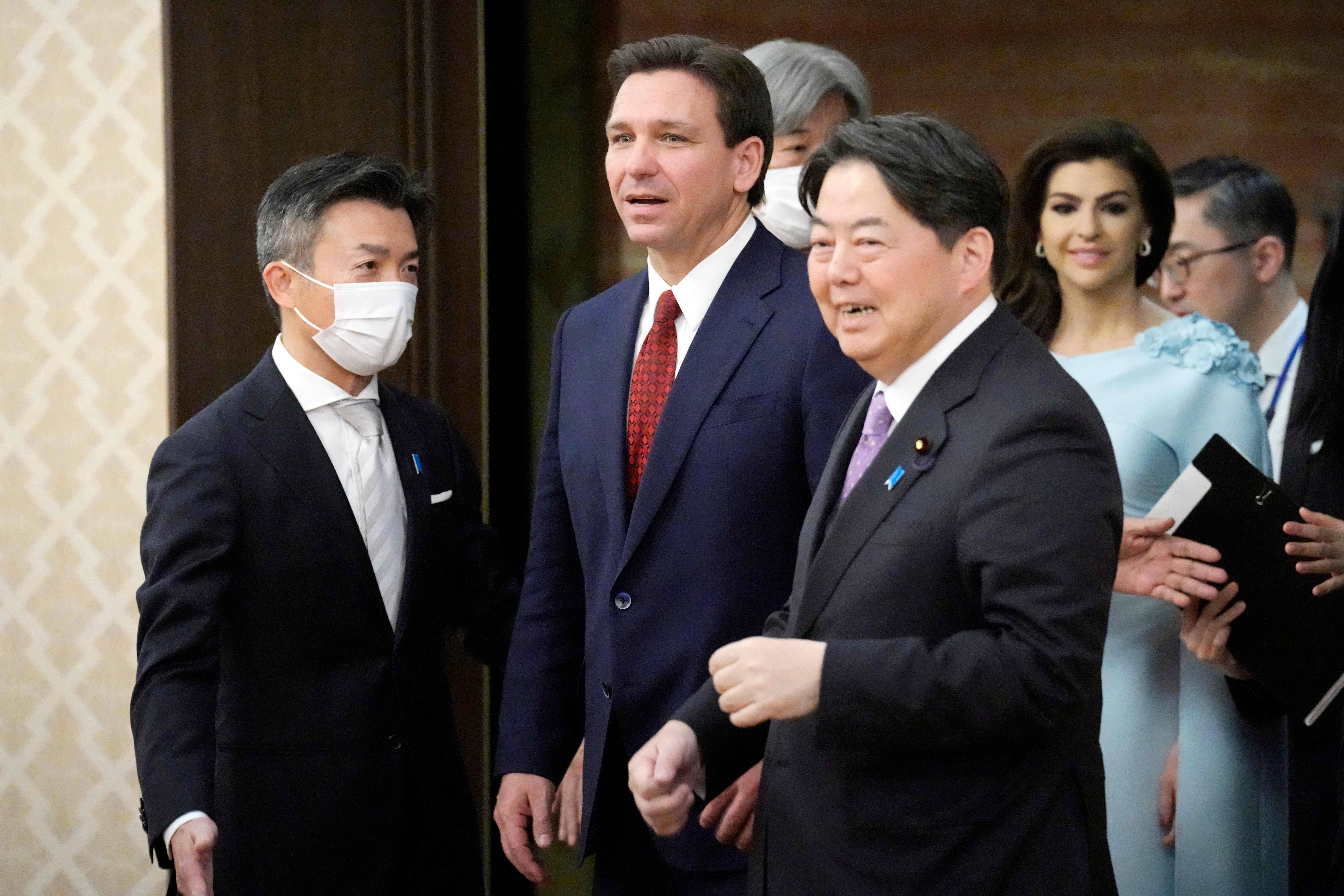 DeSantis, Youngkin Kick Off Overseas Trips Amid 2024 Speculation - Vimarsana News