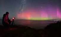 Vivid Aurora Australis Light up Night Skies in Spectacular Display