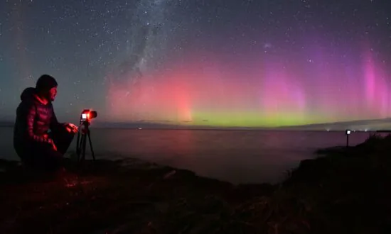 Vivid Aurora Australis Light up Night Skies in Spectacular Display