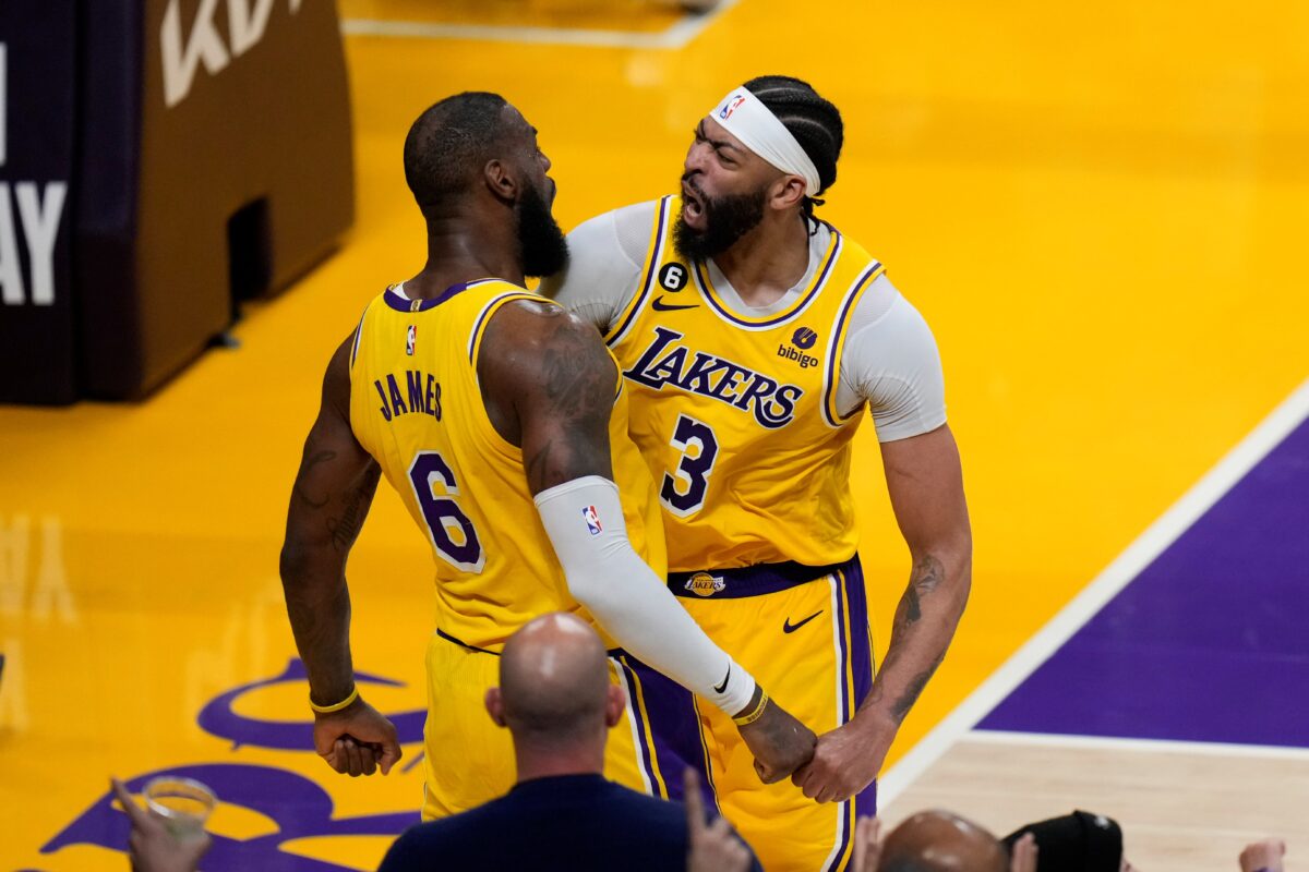 NextImg:LeBron leads Lakers past Grizz 117–111 in OT for 3–1 lead
