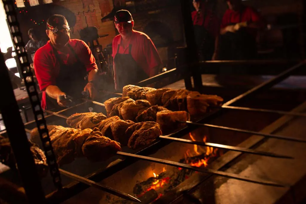 The open-air pit room at Santa Maria Elks Lodge in Santa Maria, Calif. (Courtesy of Santa Maria Valley)