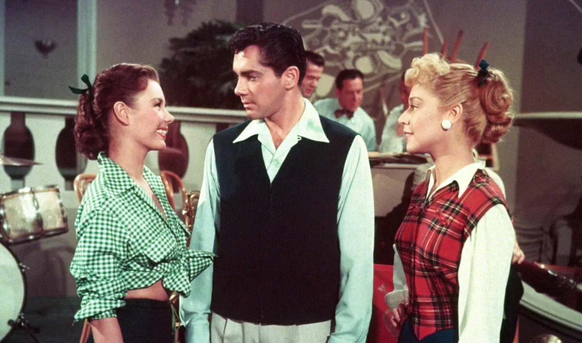 A publicity still of the 1952 film "Bloodhounds of Broadway" with Mitzi Gaynor (L). (MovieStillsDB)