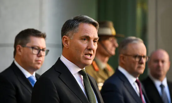 Pentagon Snubbed, China’s Defense Minister Meets With Australian Counterpart