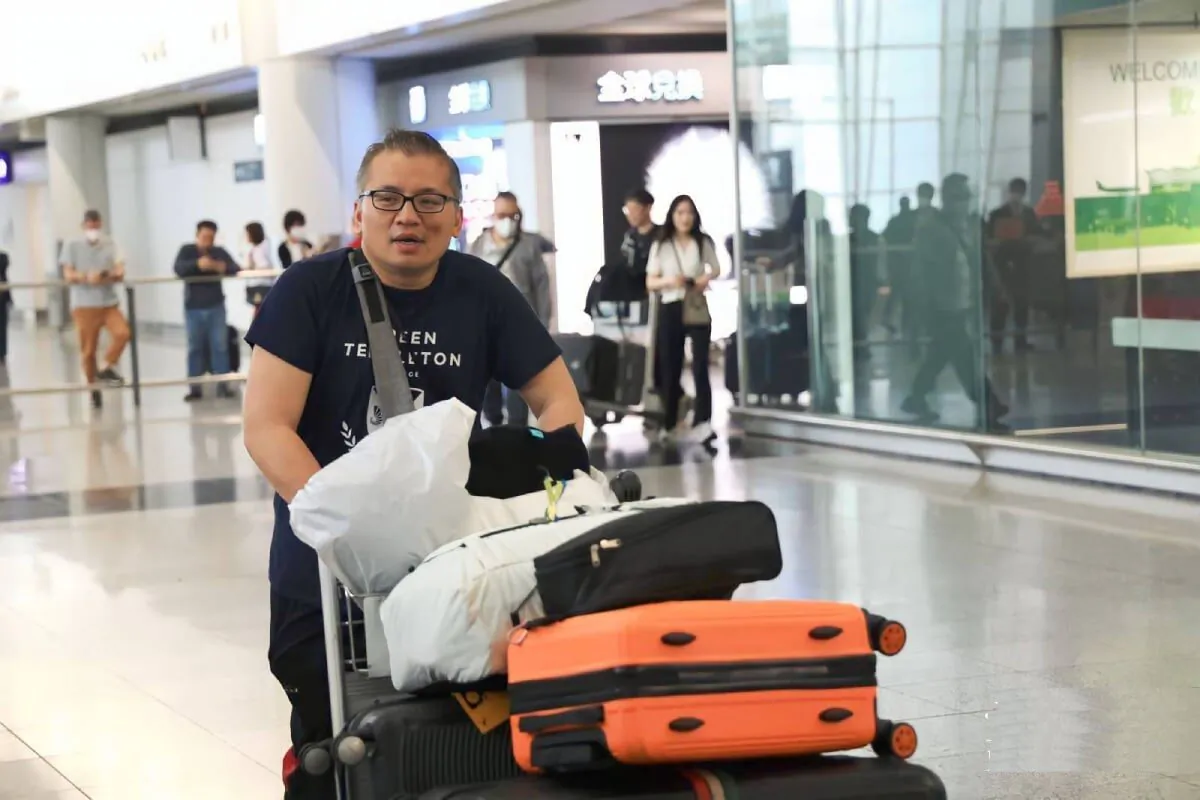 Hong Kong Journalist Association President Chan Ron-sing arrived at the International Hong Kong Airport Arrival Hall on April 23, 2023. (Zheng Zhaodong/The Epoch Times)