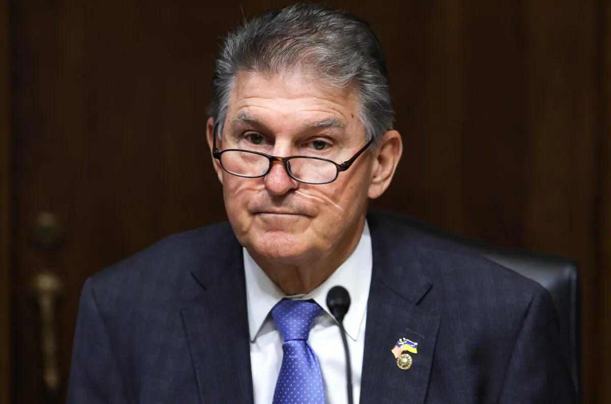 Sen. Joe Manchin (D-W. Va.), Senate Energy and Natural Resources Committee chair, presides over a hearing on battery technology in Washington, on Sept. 22, 2022. (Kevin Dietsch/Getty Images)
