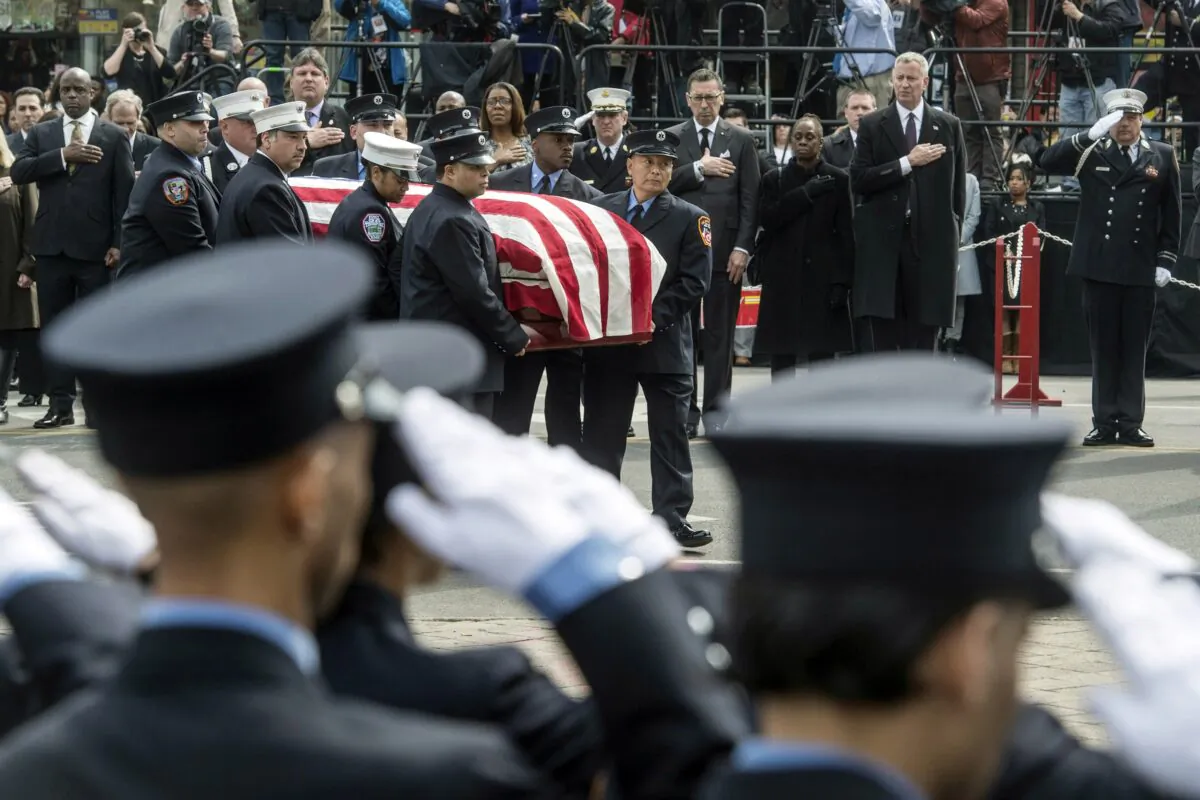 Pallbearers from the New York City Fire Department carry the casket of fallen FDNY EMT Yadira Arroyo into St. Nicholas of Tolentine Church, in the Bronx borough of New York on March 25, 2017. (Michael Appleton/New York City Mayor's Office via AP)