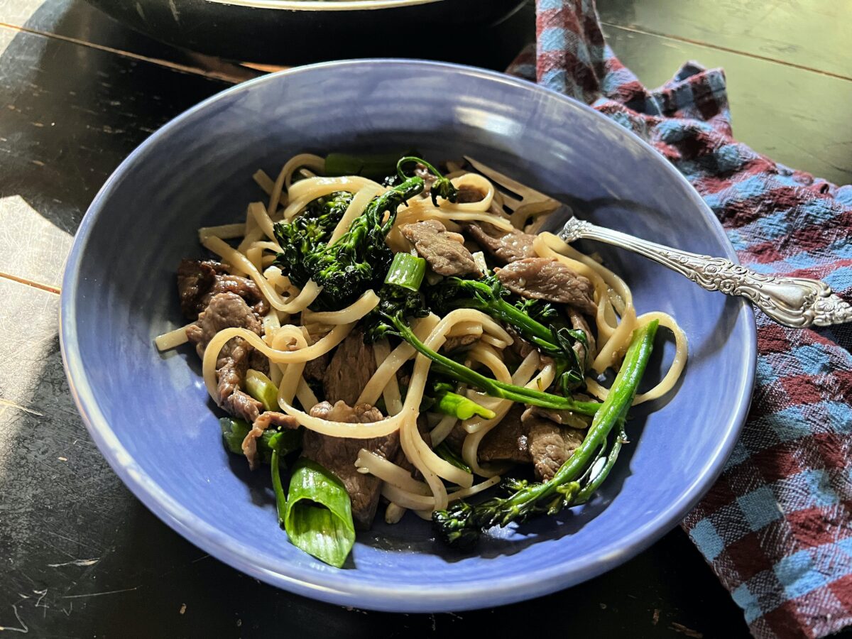 NextImg:Stir-Fried Rice Noodles With Beef and Broccoli