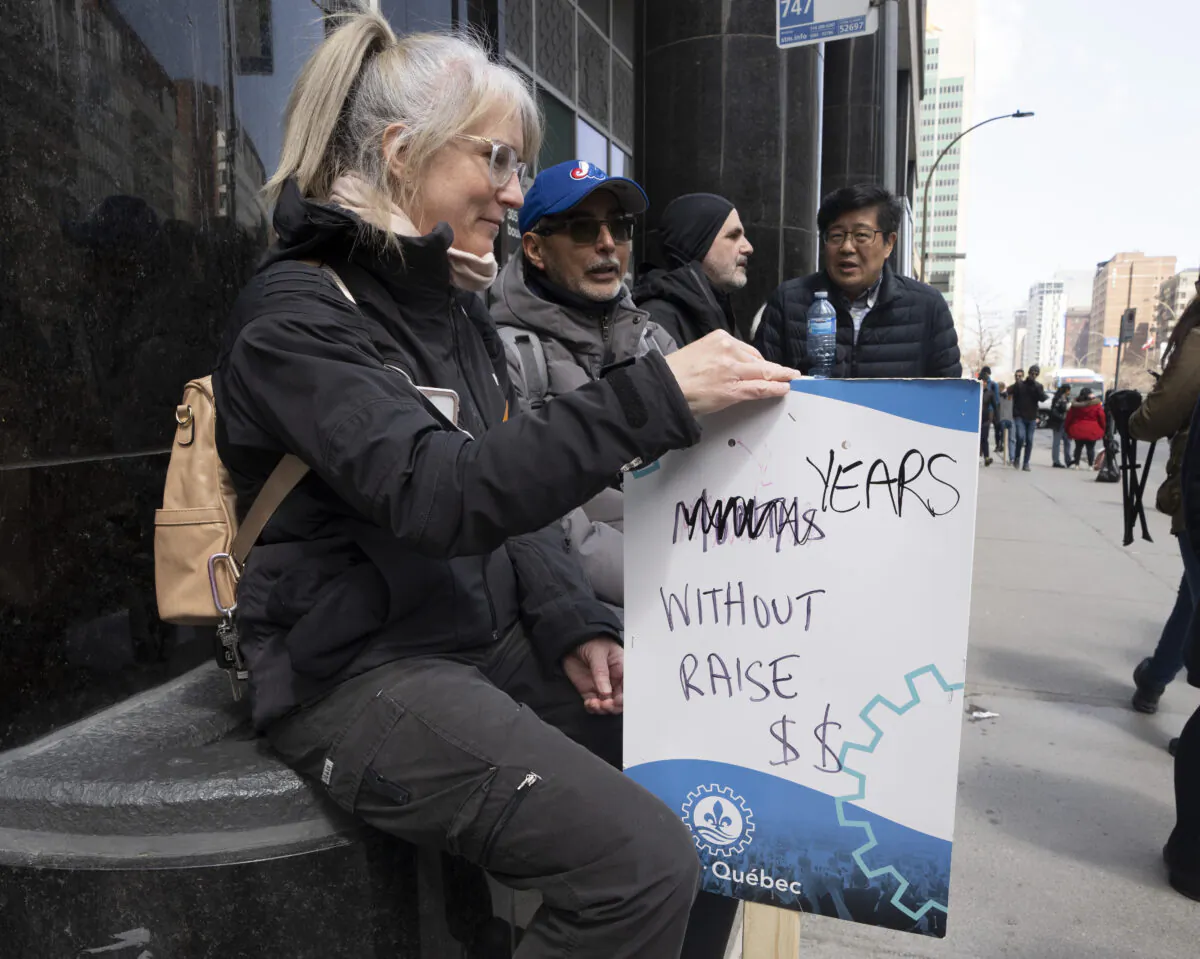 Federal civil servants form a picket line as over 150,000 PSAC federal employees begin the ninth day of their strike across the country, in Montreal on April 27, 2023. (The Canadian Press/Ryan Remiorz)