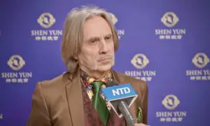 Renowned Tenor Congratulates Shen Yun For Having Such Wonderful Artists