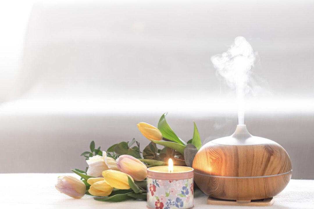 Hu Naiwen, a traditional Chinese medicine physician, said that fragrance can stimulate the body's immunity. (Mariia Korneeva/Shutterstock)