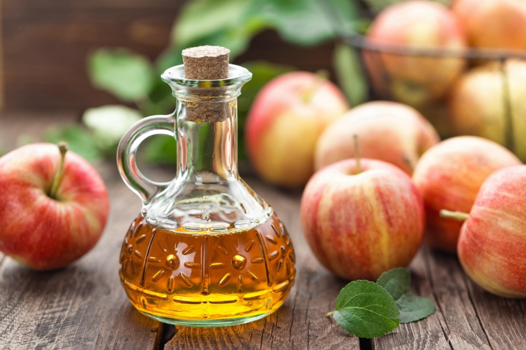 Taking apple cider vinegar can aid in weight loss, improve digestion, and is good for cardiovascular protection. (Sea Wave/Shutterstock)
