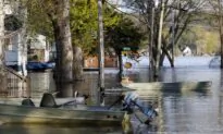 Mississippi River Crests at Davenport, Testing Barriers