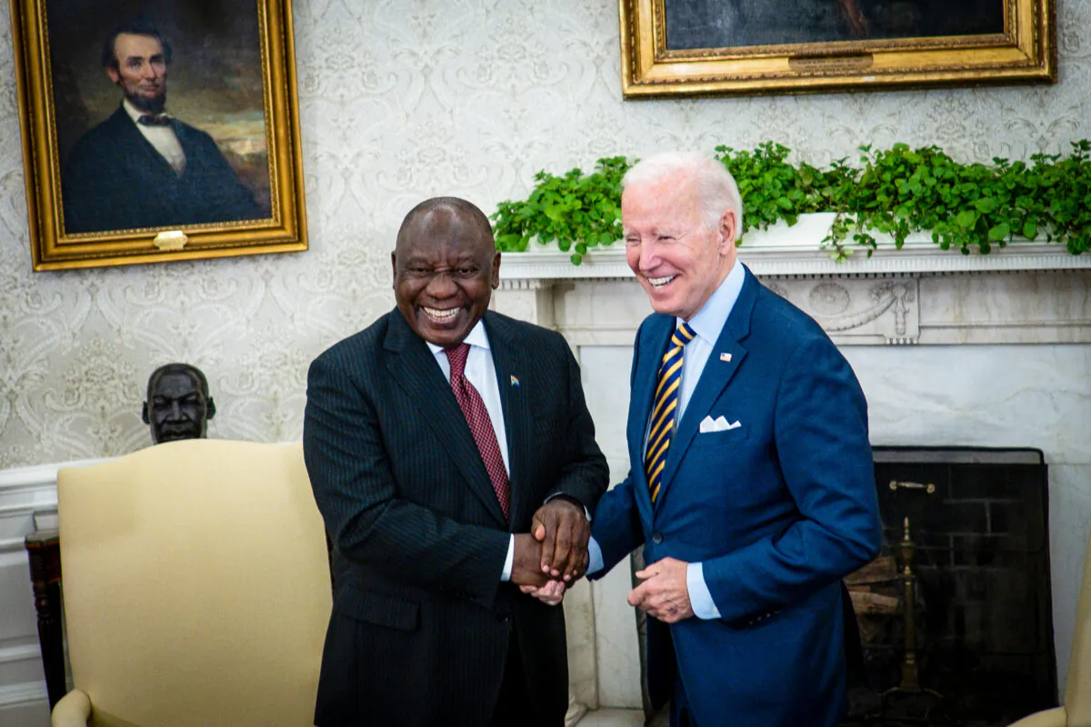 President Joe Biden shakes hands with South African President Cyril Ramaphosa during a bilateral meeting in the Oval Office of the White House on September 16, 2022 in Washington, DC.(Pete Marovich-Pool/Getty Images)