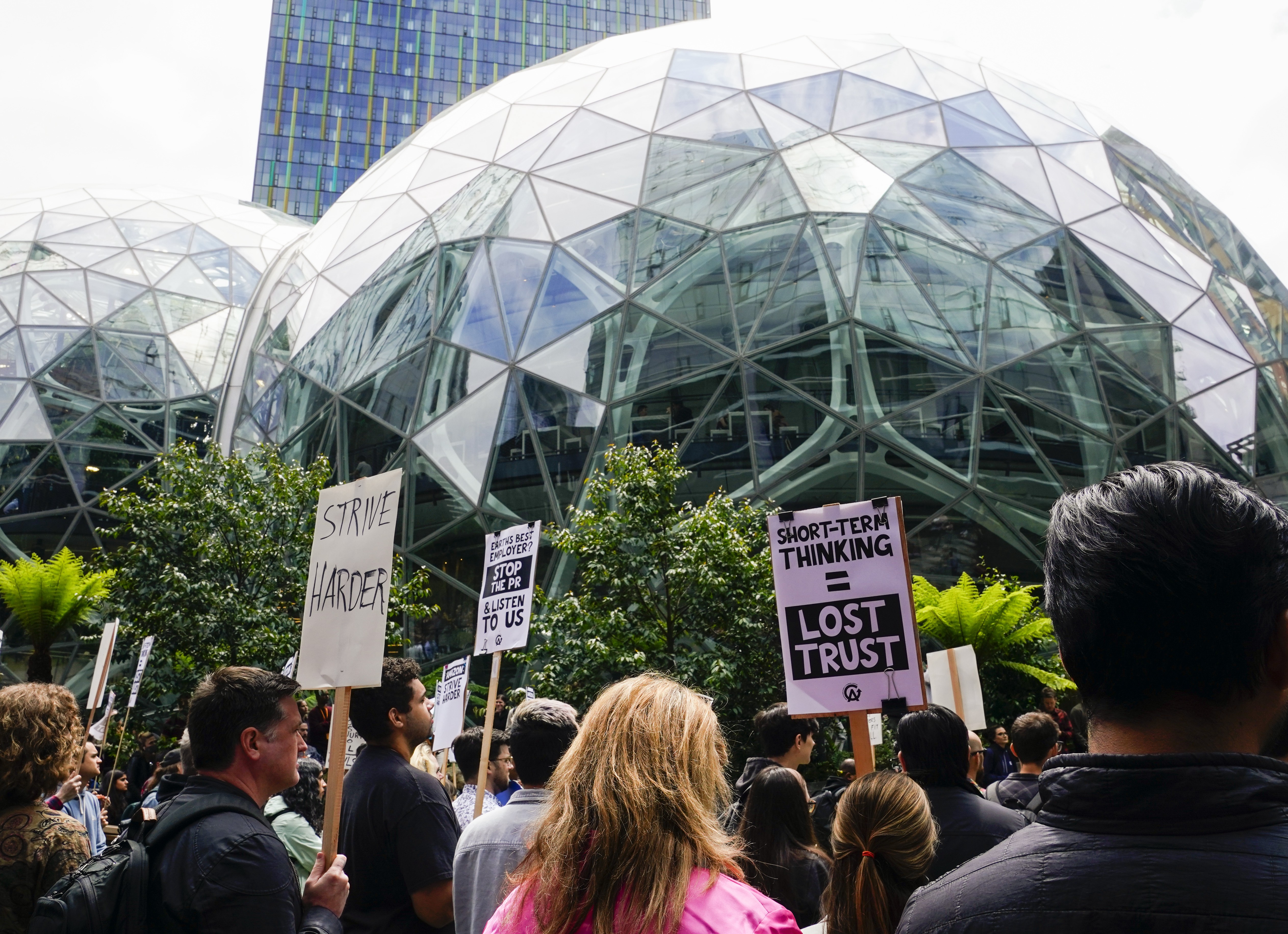 'Strive Harder': Amazon Workers Protest Company's Climate Impact, Return-to-Office Mandate - Vimarsana News