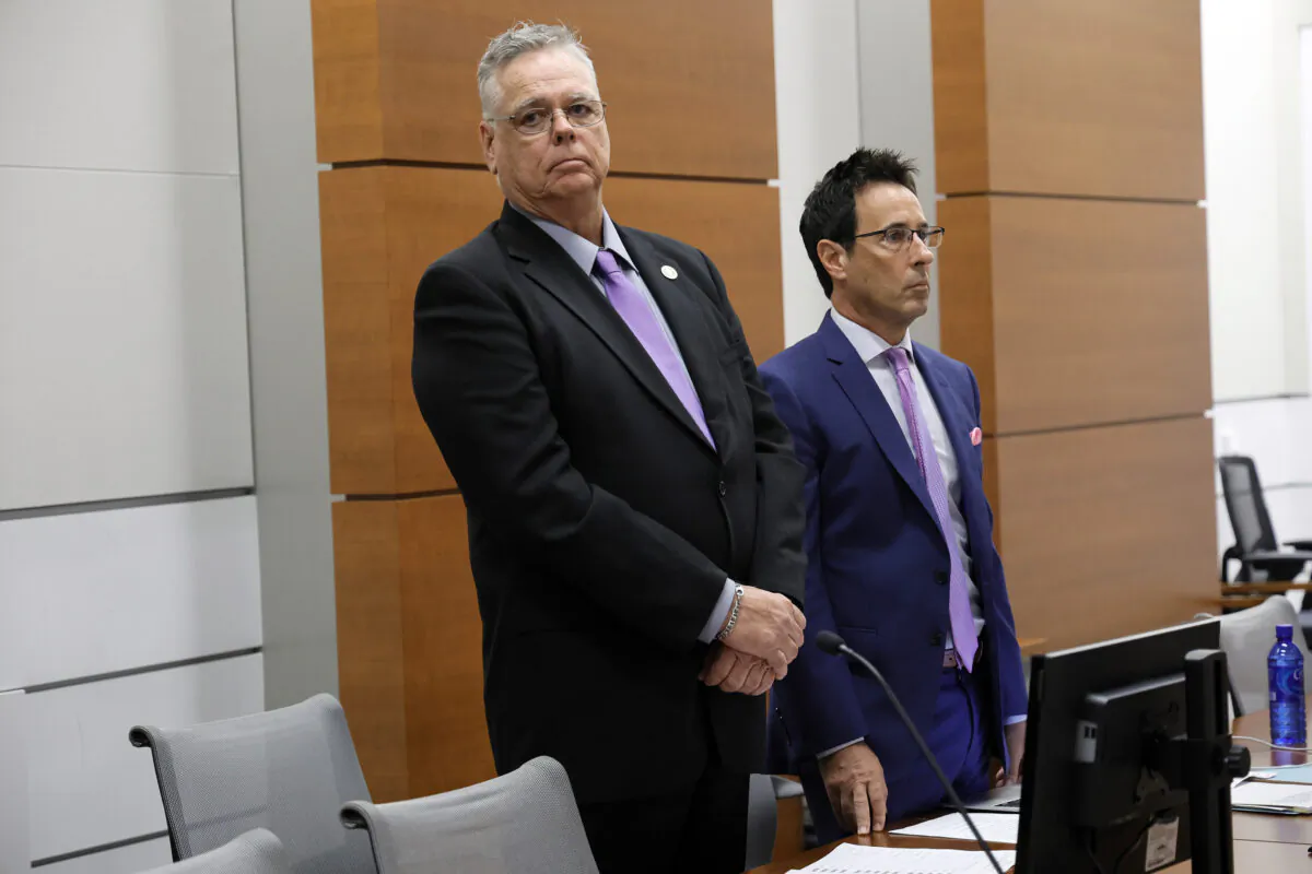 Former Marjory Stoneman Douglas High School School Resource Officer Scot Peterson (L), standing with his defense attorney Mark Eiglarsh, looks towards the courtroom gallery as prospective jurors enter at the Broward County Courthouse in Fort Lauderdale, Fla., on May 31, 2023. (Amy Beth Bennett/South Florida Sun-Sentinel via AP, Pool)