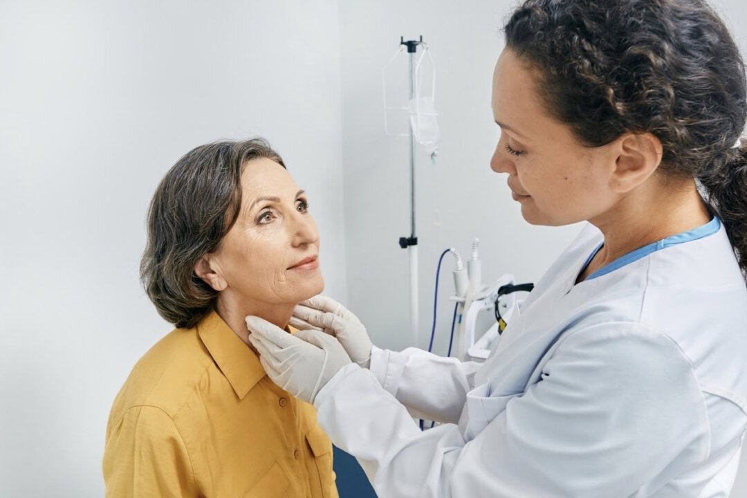Symptoms of thyroid cancer may include an enlarged thyroid gland, sore throat, and fatigue. (Peakstock/Shutterstock)