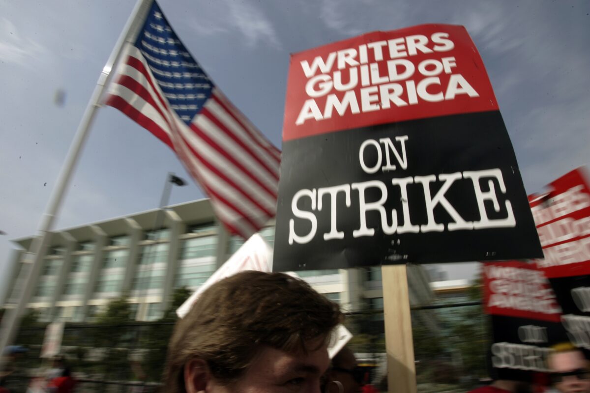 NextImg:Hollywood Writers on Strike for the First Time in 15 Years
