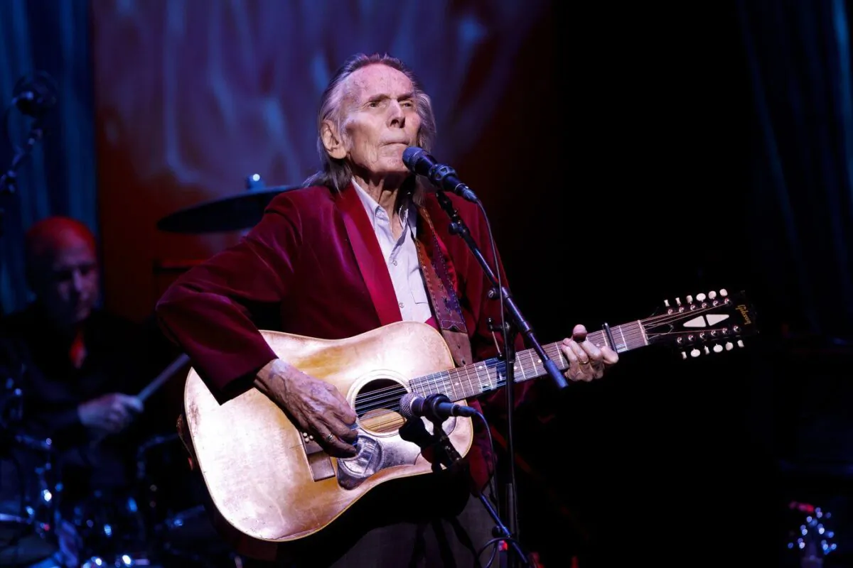 Gordon Lightfoot performs during the first concert at the newly re-opened Massey Hall in Toronto, Nov. 25, 2021. (The Canadian Press/Cole Burston)