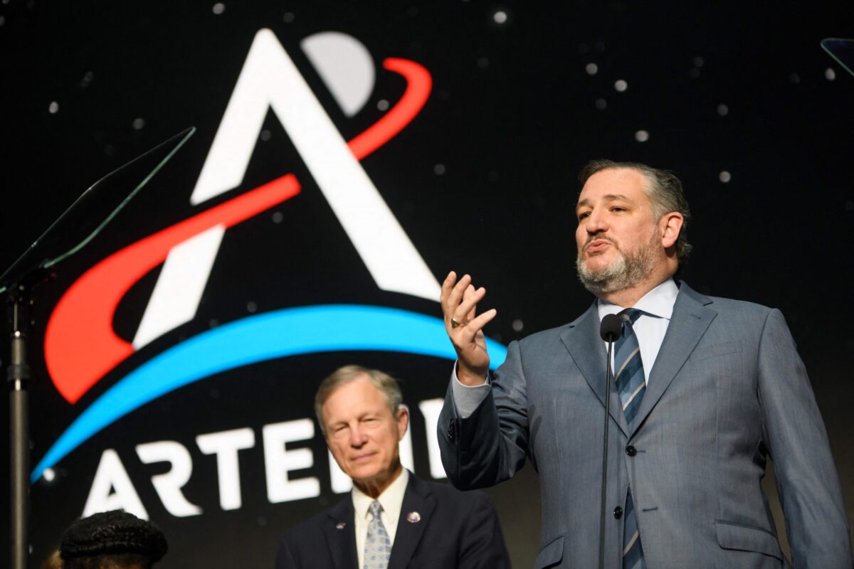 NextImg:Cruz, Comer Probe Whether Biden Admin Coordinated With Environmentalists on Gas Stove Ban Campaign