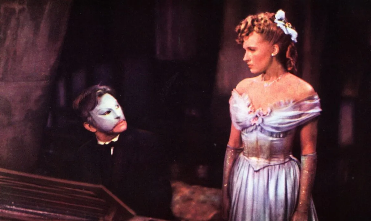 Publicity still of the 1943 film "Phantom of the Opera" starring Claude Rains and Susanna Foster. (MovieStillsDB)