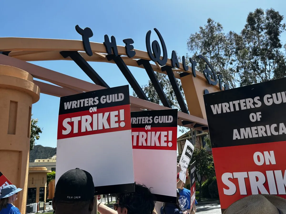 Members of the Writers Guild of America's West Coast and East Coast branches set up picketing line in front of the Walt Disney Co.'s corporate headquarters in Burbank, Calif., on May 2, 2023. (Jill McLaughlin/The Epoch Times)
