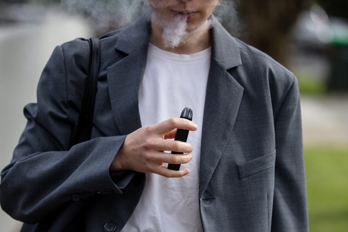 NextImg:Over 1-in-10 Young Adults Use E-Cigarettes, Says CDC Study