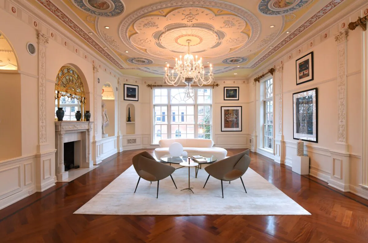 Built in 1794, the main residence has been lovingly maintained to highlight the impressive examples of custom millwork and moldings. (Courtesy of Sean Shanahan, Elle Pouchetages, toptenreastatedeals.com)