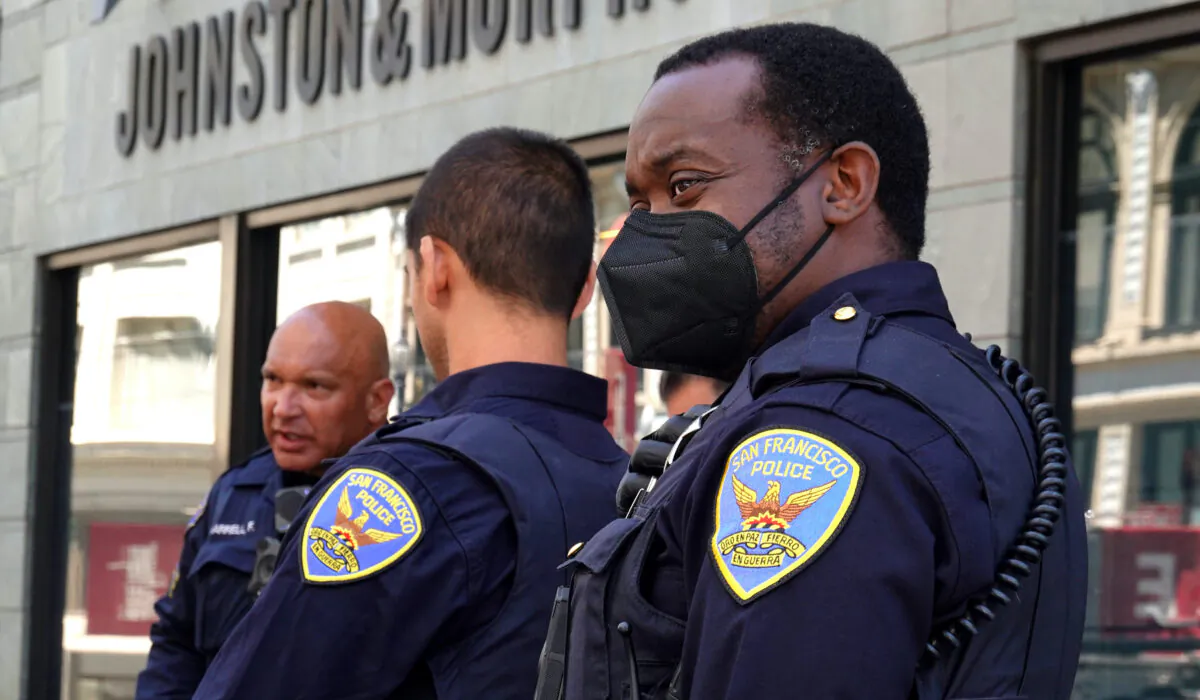 San Francisco police officers respond to a call in San Francisco on May 24, 2022. (Justin Sullivan/Getty Images)