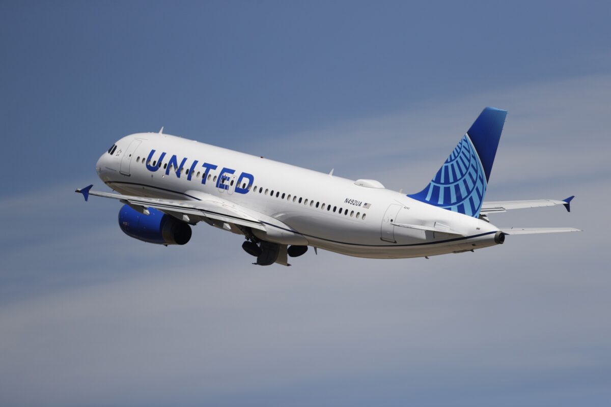 NextImg:United Plans to Hire 15,000, Adding to Surge in Airline Jobs