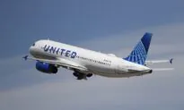 United Plans to Hire 15,000, Adding to Surge in Airline Jobs