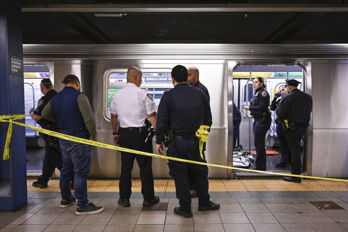 NextImg:Man Dies After Being Placed in Headlock on NYC Subway