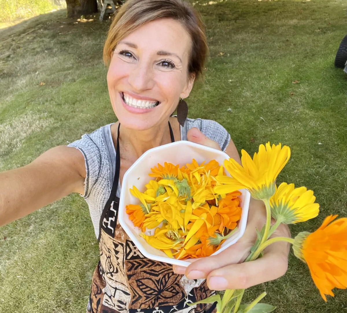 Alongside her
apothecary line,
Apelian shares her
knowledge through
her books, blog
posts, workshops,
and speaking events. (Courtesy of Nicole Apelian)
