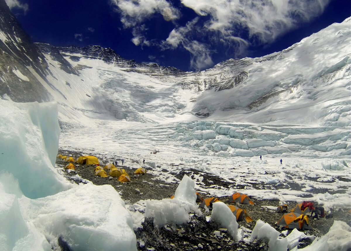 NextImg:Seattle Man Dies While Climbing Mount Everest