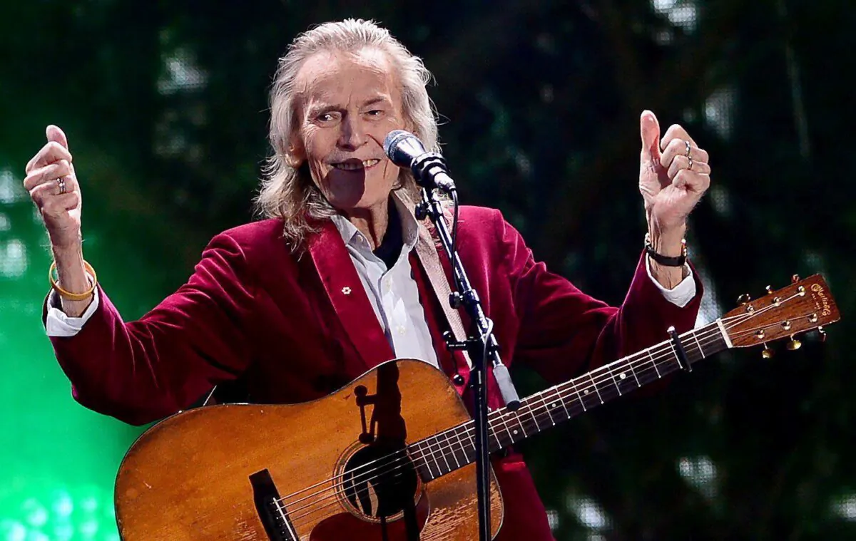 Gordon Lightfoot performs during the evening ceremonies of Canada's 150th anniversary of Confederation, in Ottawa on July 1, 2017. (The Canadian Press/Sean Kilpatrick)