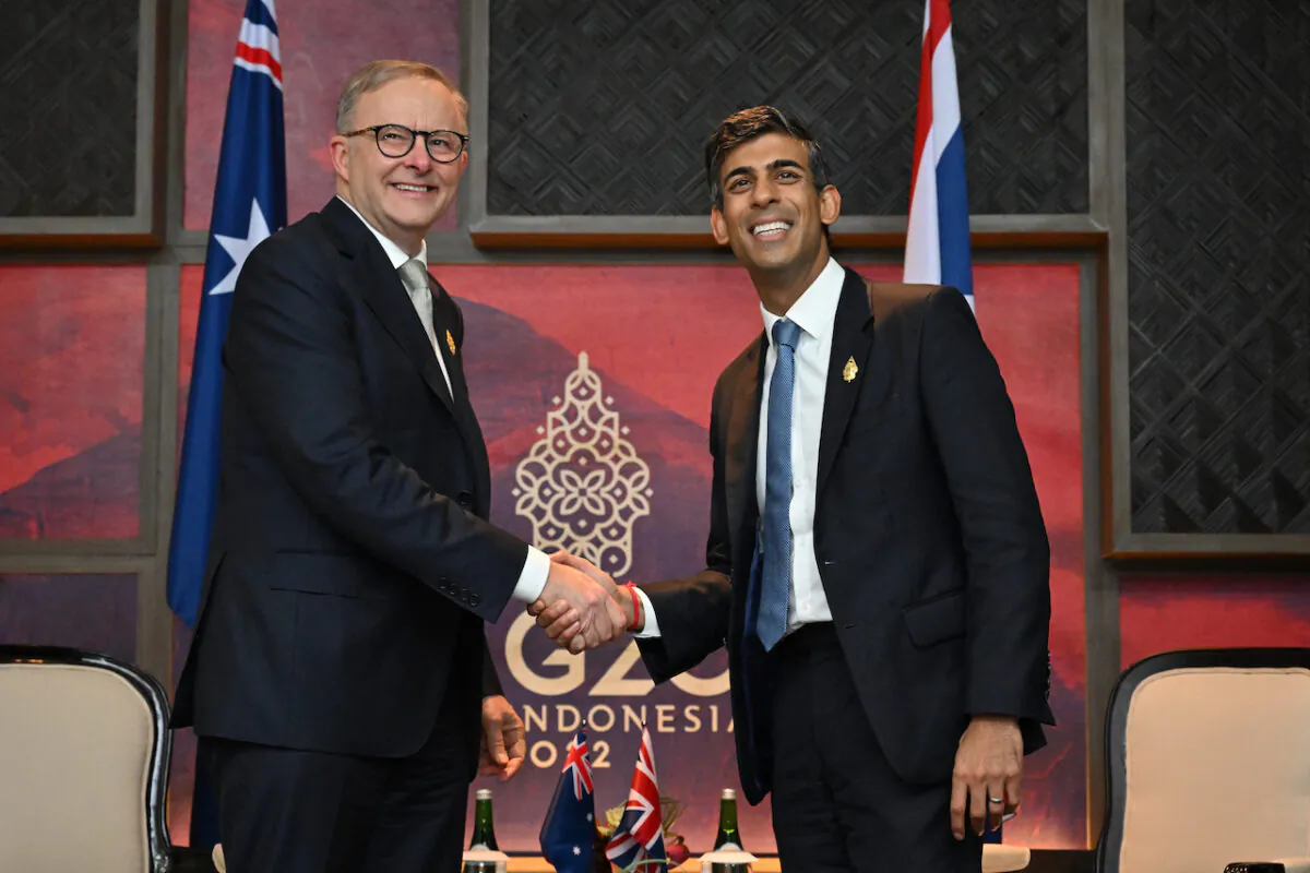 Australia’s Prime Minister Anthony Albanese meets Britain’s Prime Minister Rishi Sunak during the 2022 G20 summit in Nusa Dua, Bali, Indonesia, Nov. 16, 2022. (AAP Image/Mick Tsikas)