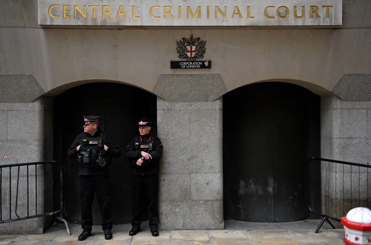 Police offices outside the Old Bailey, England's Central Criminal Court, as they await the sentencing of British police officer Wayne Couzens for the murder of Sarah Everard in London on Sept. 30, 2021. (Daniel Leal/AFP via Getty Images)