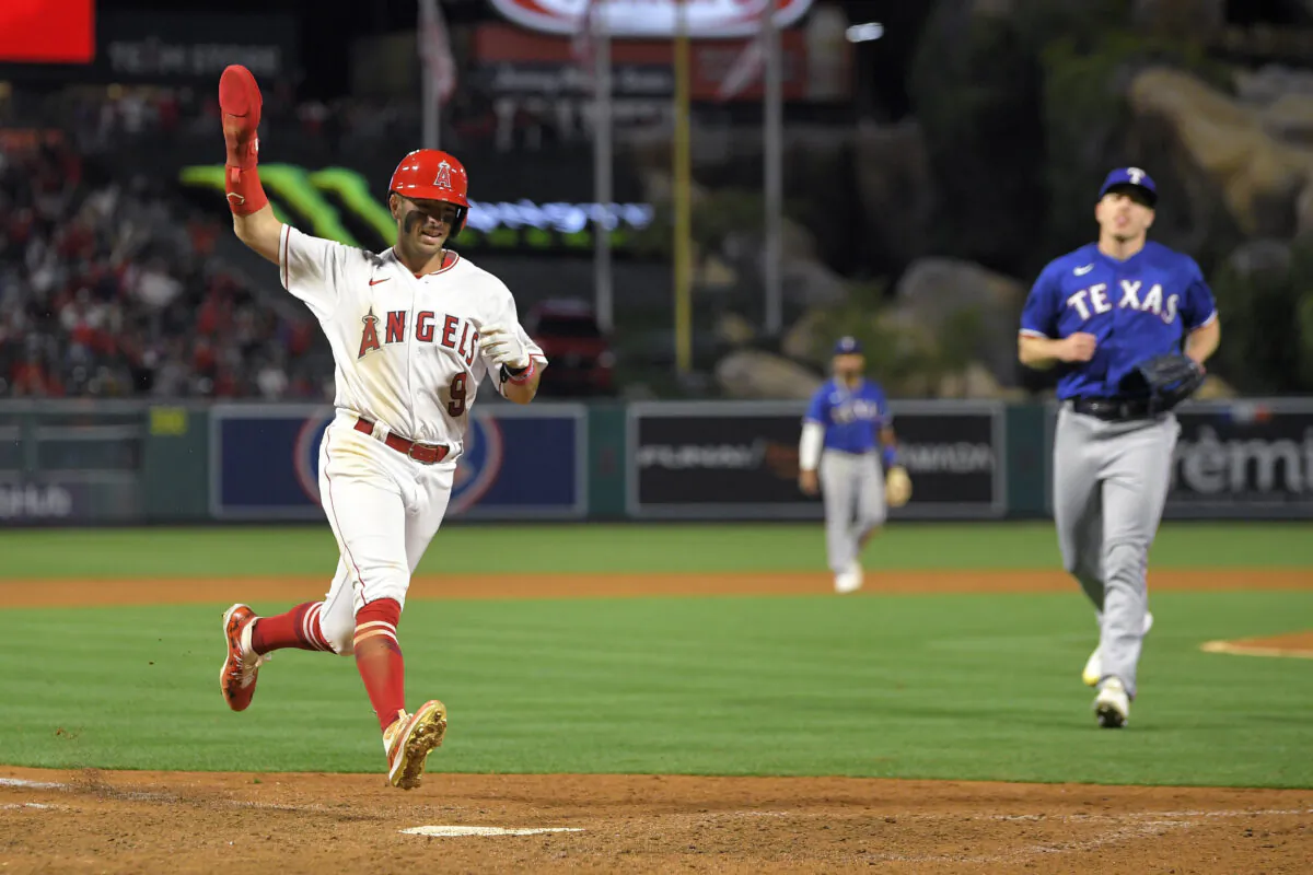 Los Angeles Angels' Zach Neto (L) celebrates as he scores to win the game after a wild pitch by Texas Rangers relief pitcher Josh Sborz (R) during the 10th inning of a baseball game in Anaheim, Calif., on May 5, 2023. (Mark J. Terrill/AP Photo)