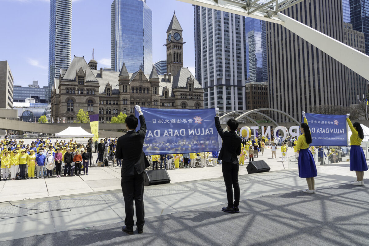 Hundreds Rally in Toronto to Mark 31st Anniversary of World Falun Dafa Day
