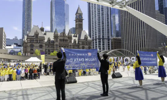 Hundreds Rally in Toronto to Mark 31st Anniversary of World Falun Dafa Day
