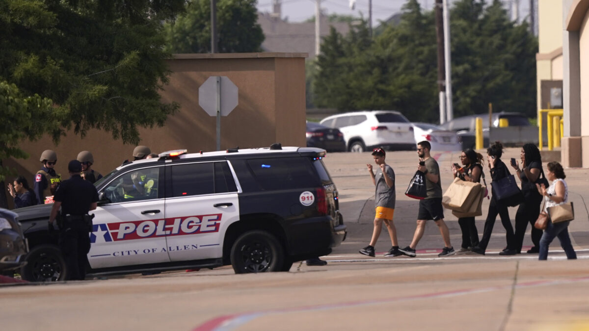 NextImg:Multiple People Shot at Dallas-Area Outlet Mall