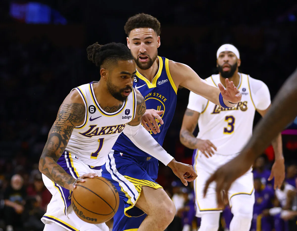 D'Angelo Russell (1) of the Los Angeles Lakers drives to the basket past Klay Thompson (11) of the Golden State Warriors during the first quarter in game three of the Western Conference Semifinal Playoffs in Los Angeles on May 6, 2023. (Ronald Martinez/Getty Images)
