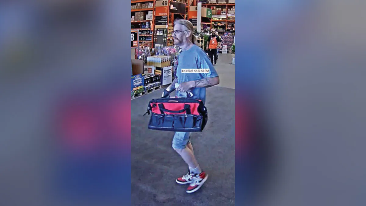 Surveillance footage from Home Depot shows William Giordani purchasing wires and other items that were used to fashion a fake bomb, federal prosecutors say. (US District Court of Massachusetts)