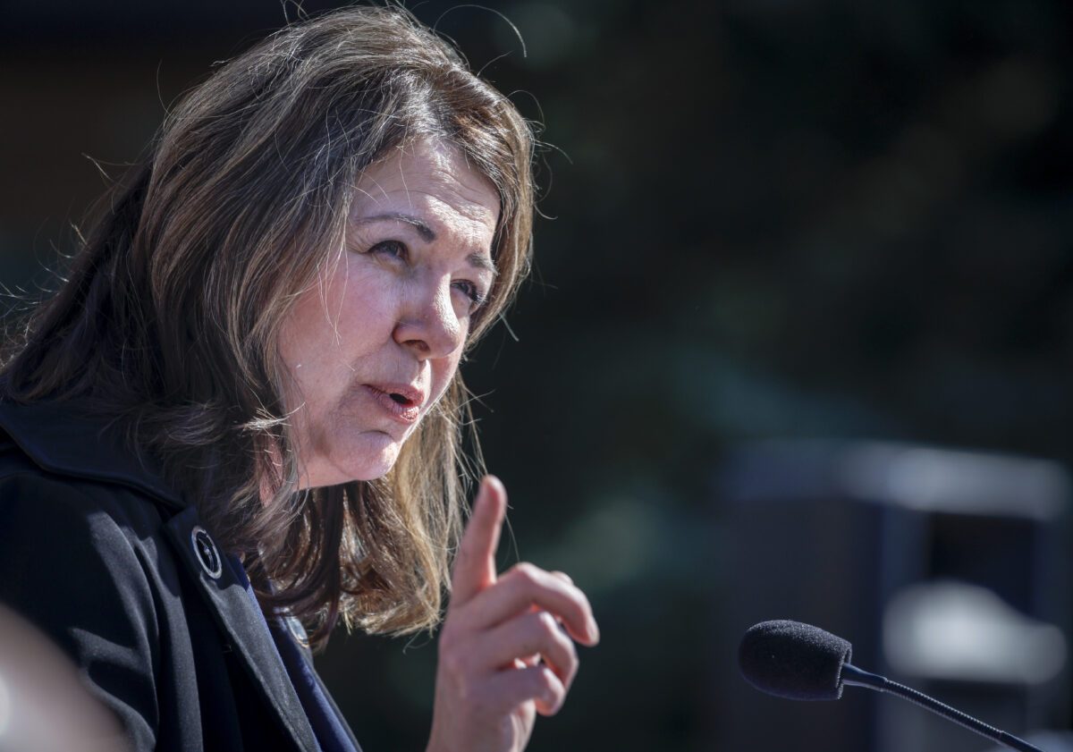 NextImg:Alberta Premier Danielle Smith to Provide Update on Provincial Wildfire Situation