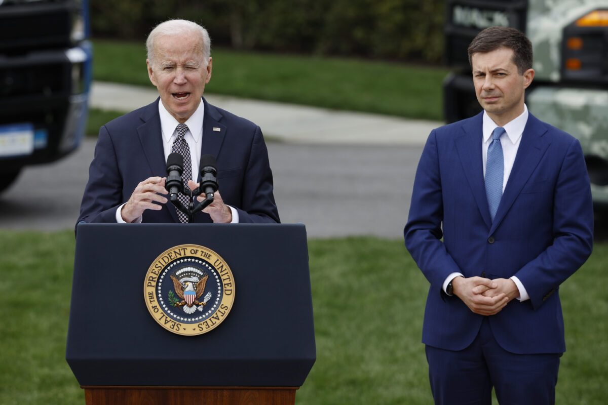 NextImg:Biden Wants Airlines to Pay Americans for Lengthy Delays, Cancellations