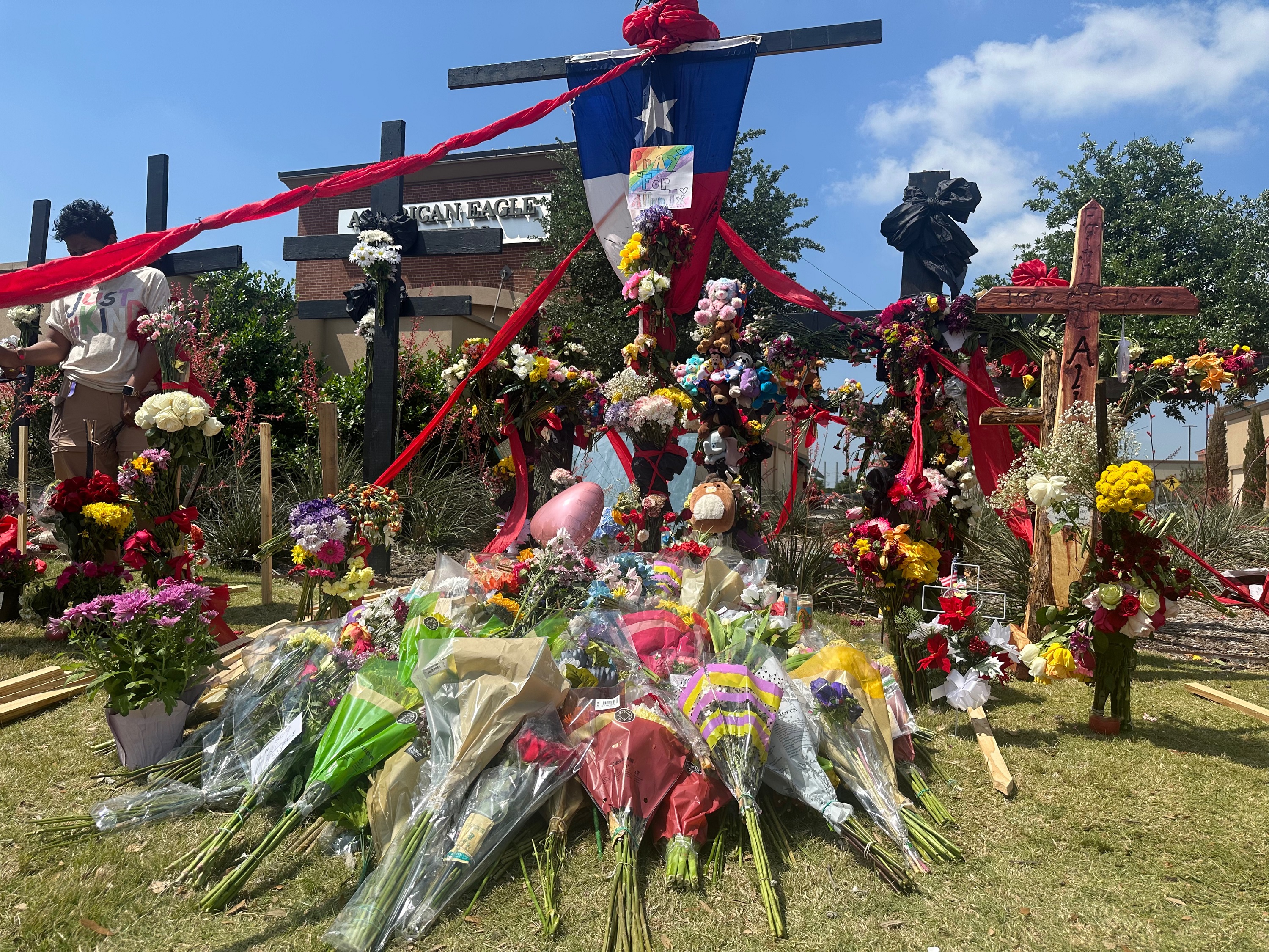 Texas Outdoor Mall Shooting: Prayer Vigil, 7 Victims Identified - Vimarsana News