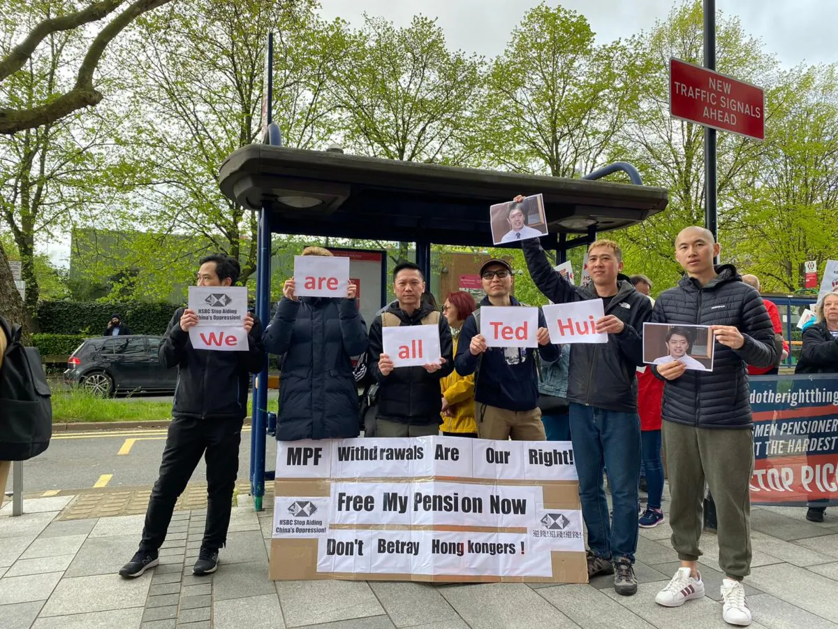HSBC conducted its annual general meeting in Birmingham, England. Former Hong Kong district councilors arranged a demonstration outside the meeting to voice their opposition to the bank's decision to withhold the BNO Hong Kong residents' MPF. (Coutesy of Yau Man-chun)